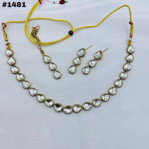 New Beautiful Kundan Round Set +Earings +Bindia