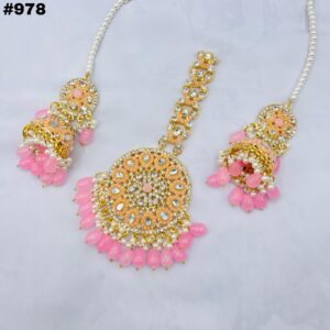 New Extravagant Fine Quality Earings +Bindia