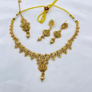New Beautiful Designer Rajwari Round Set +Earings +Bindia